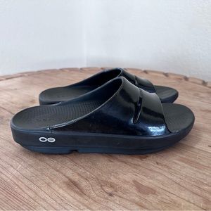 Oofos Ooaah black slide M7/W9 or EU40. Comfort for your feet! Almost new.